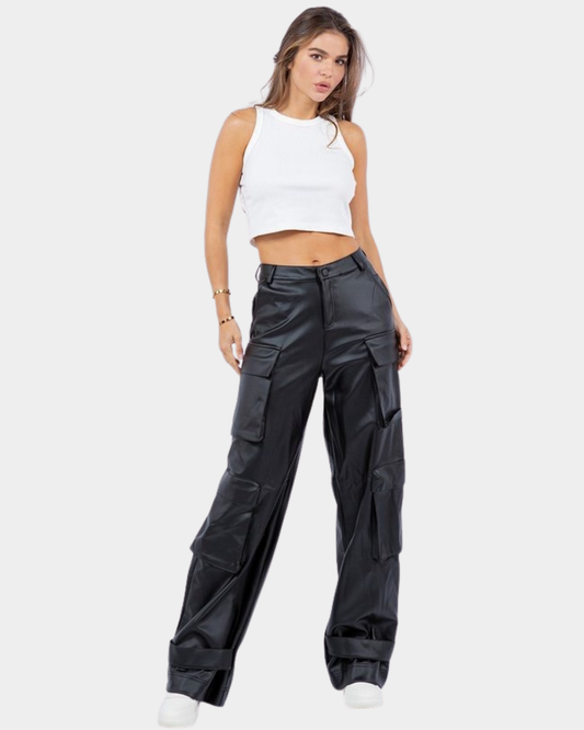 Pantalón Cargo Negro de Cuero Sintético